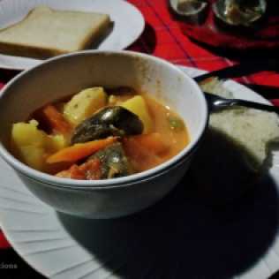 Vegetable soup with toast